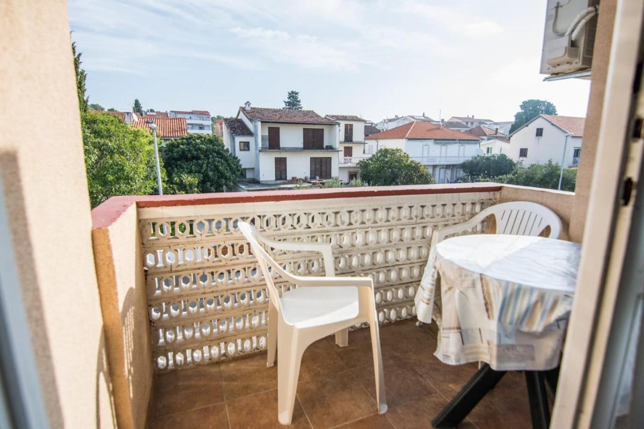 Sobe Rolo Uz More Hotel Biograd Na Moru Eksteriør billede