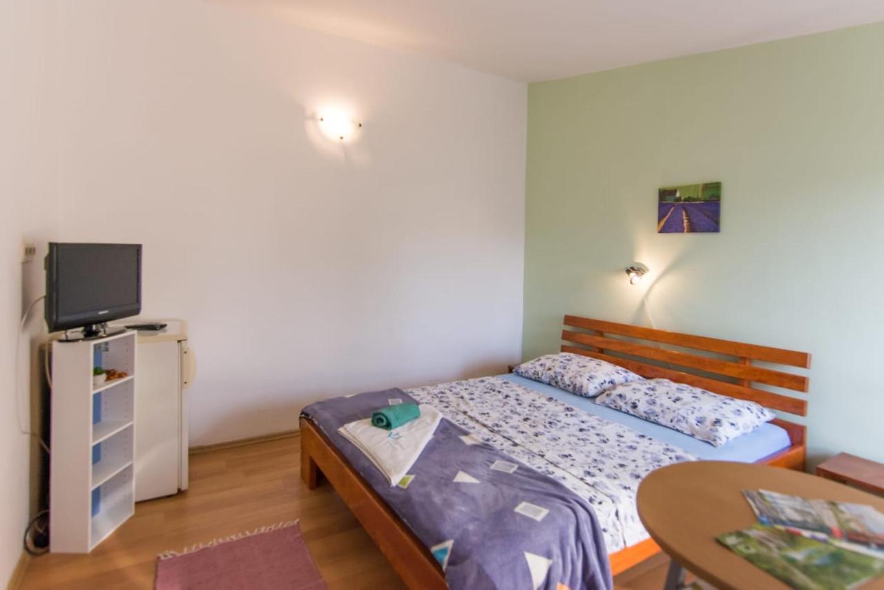 Sobe Rolo Uz More Hotel Biograd Na Moru Eksteriør billede