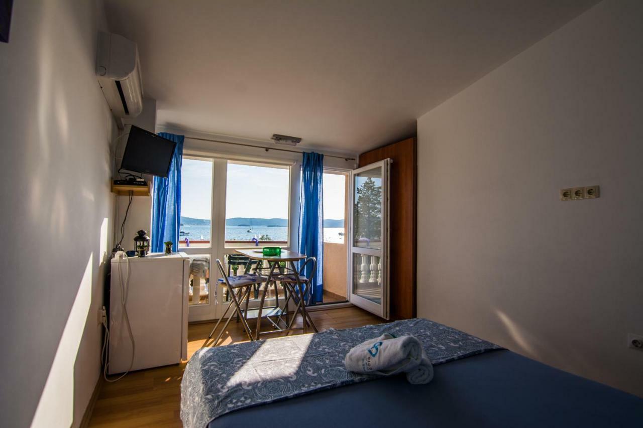 Sobe Rolo Uz More Hotel Biograd Na Moru Eksteriør billede