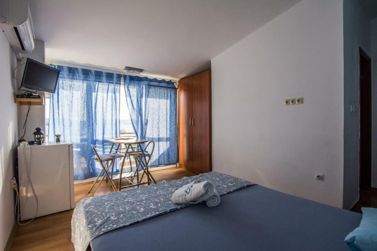Sobe Rolo Uz More Hotel Biograd Na Moru Eksteriør billede