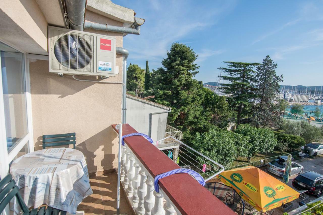 Sobe Rolo Uz More Hotel Biograd Na Moru Eksteriør billede