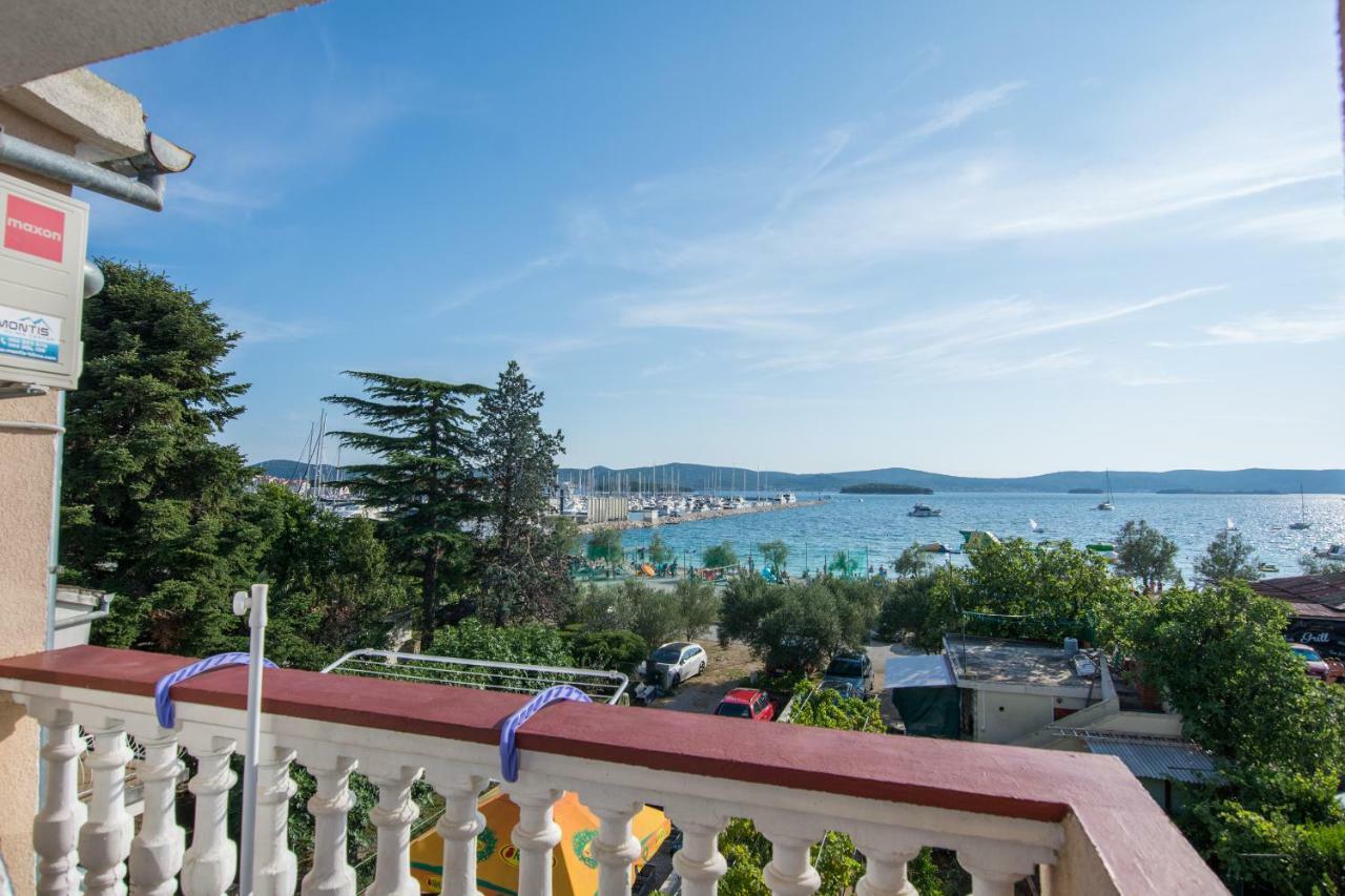 Sobe Rolo Uz More Hotel Biograd Na Moru Eksteriør billede